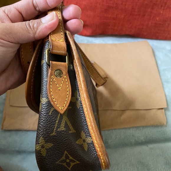 Louis Vuitton - Picture 9 of 15